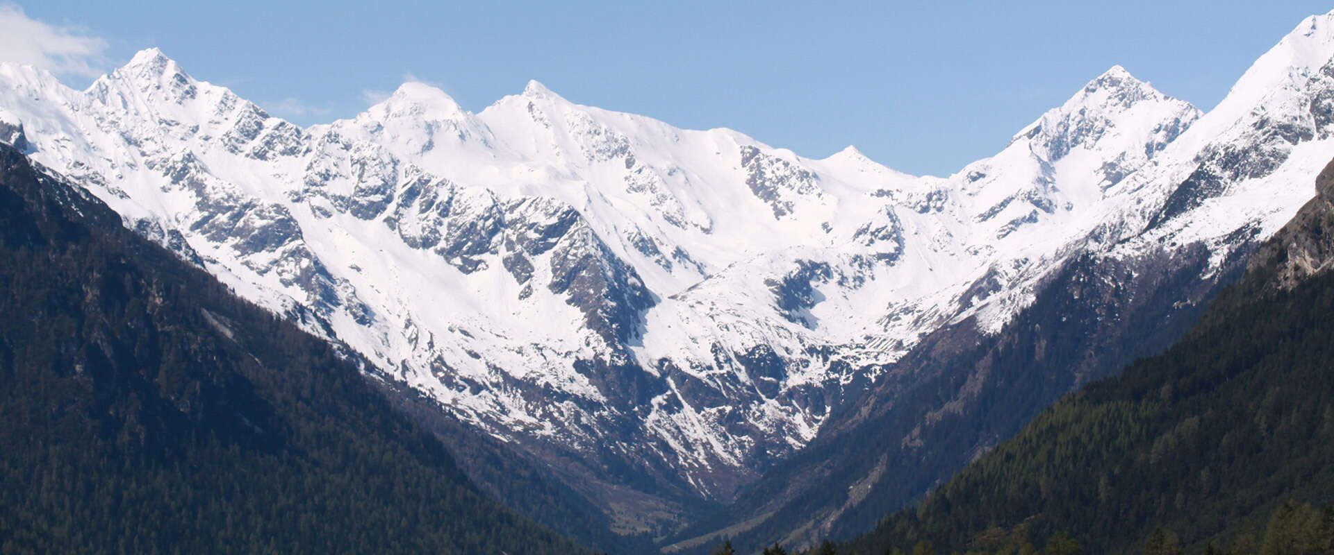 Ausblick vom Klauserhof ins Gschnitztal